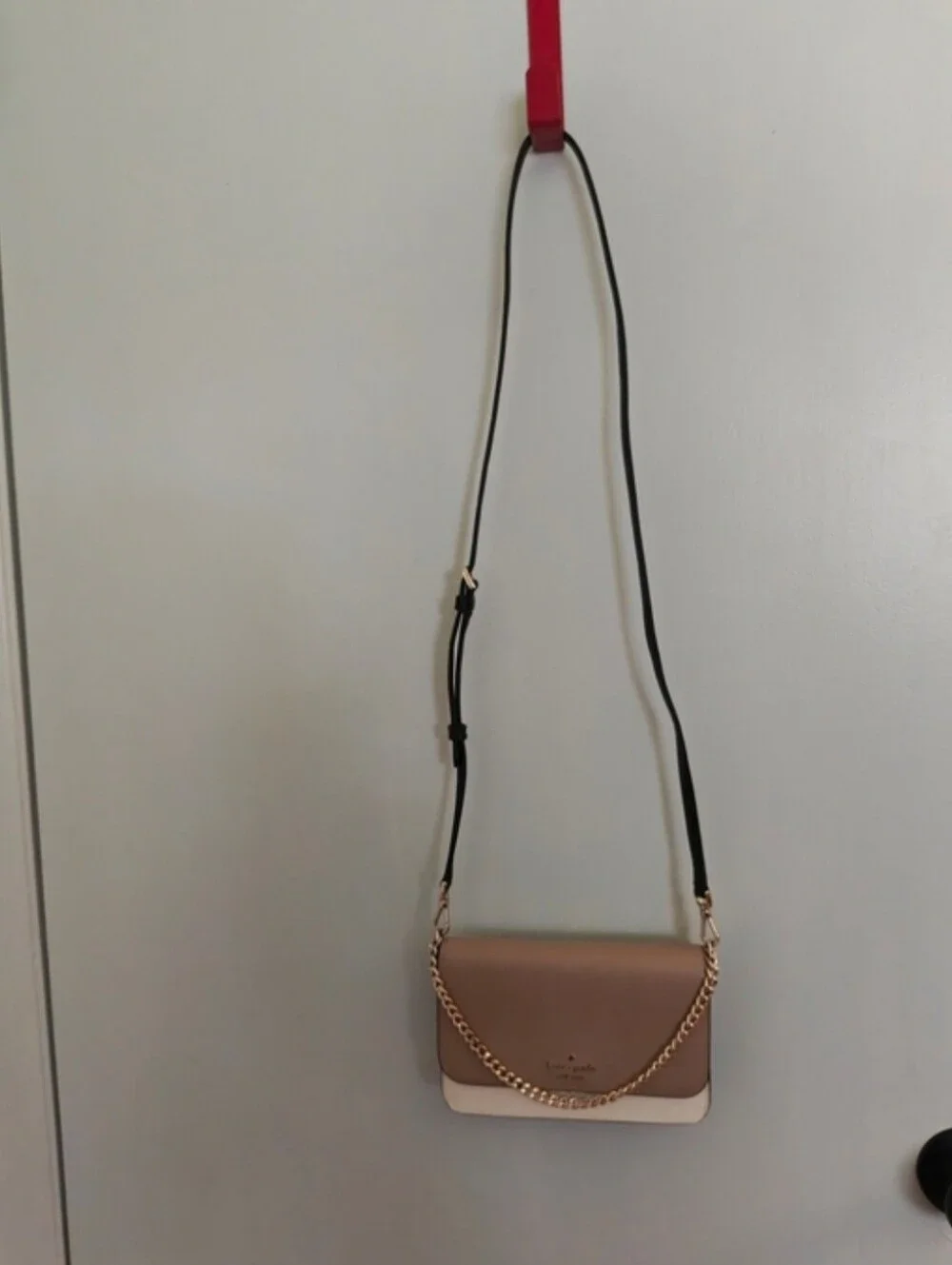 Kate spade Two-Tone Taupe & Cream Chain Crossbody Bag GUC